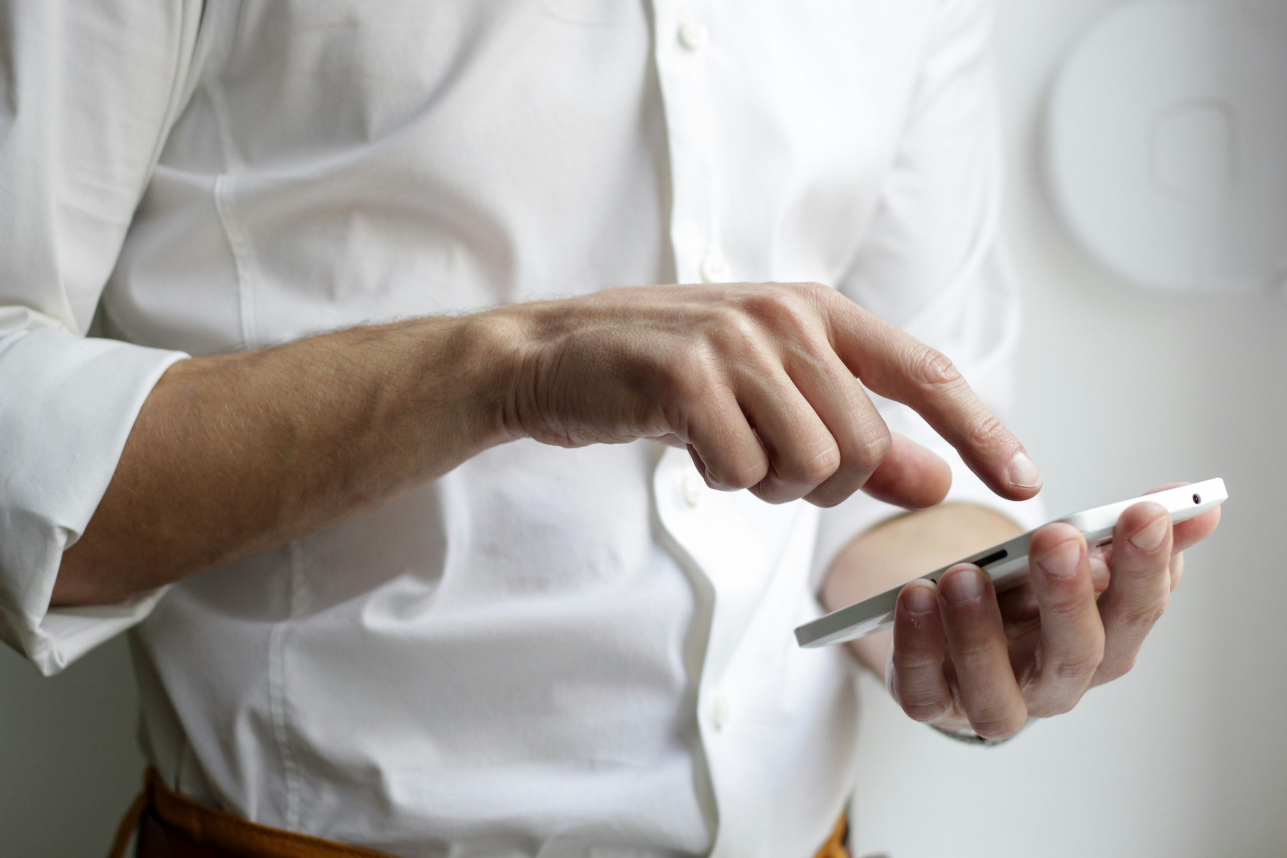 Smartphone untuk ilustrasi artikel fitur AI dan privasi